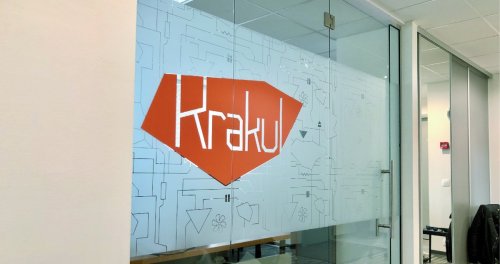 Klaaside matistamine, logokleebis